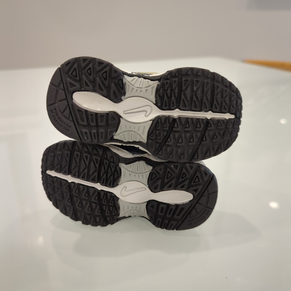 Nike size 3 - Picture 8 of 9